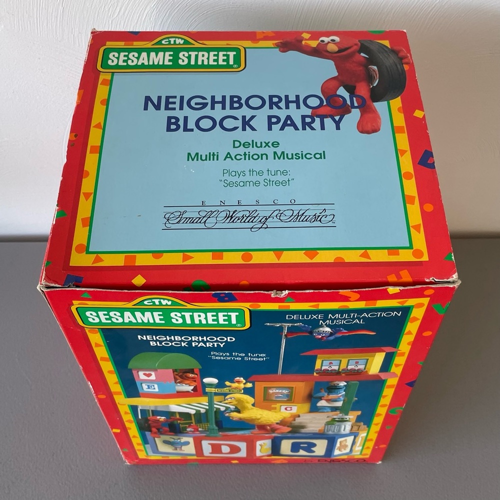Enesco Sesame Street Neighborhood Block Party Music Box - Picture 8 of 8